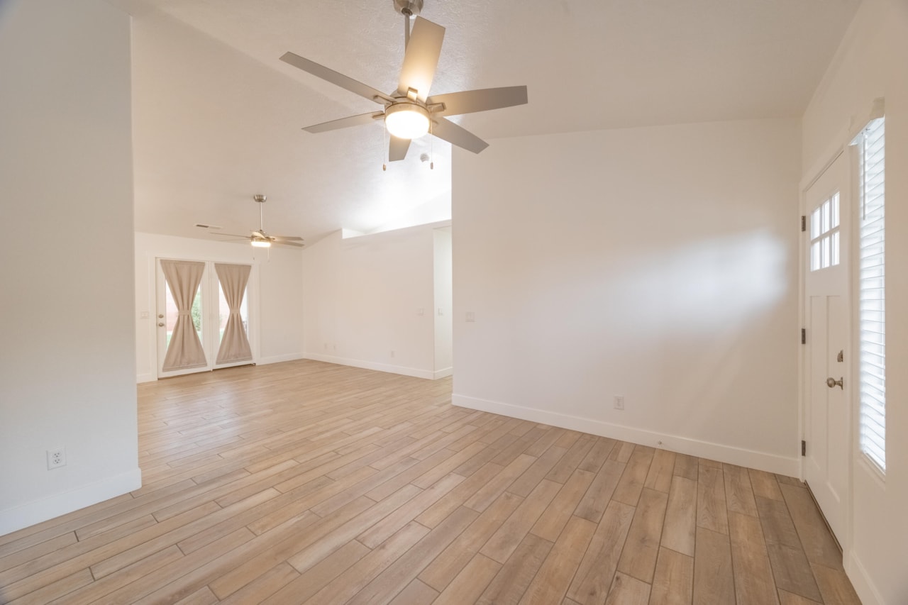 1548 W 1370 ST N St George, UT 84770 home for sale, MLS#25-264699 - Erika Rogers Photo 7