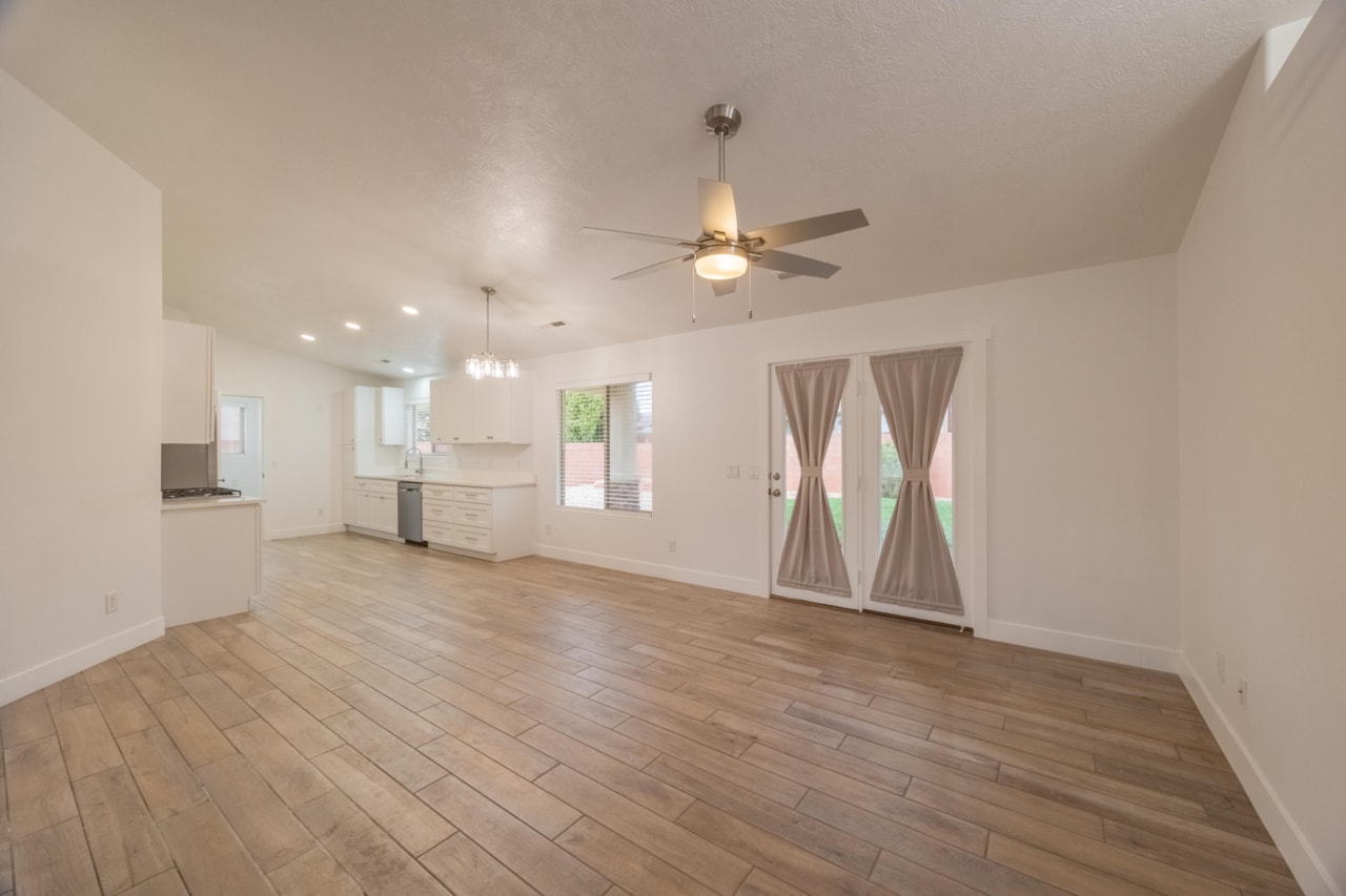 1548 W 1370 ST N St George, UT 84770 home for sale, MLS#25-264699 - Erika Rogers Photo 8