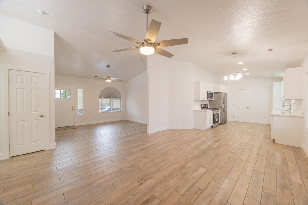 1548 W 1370 ST N St George, UT 84770 home for sale, MLS#25-264699 - Erika Rogers Photo 10