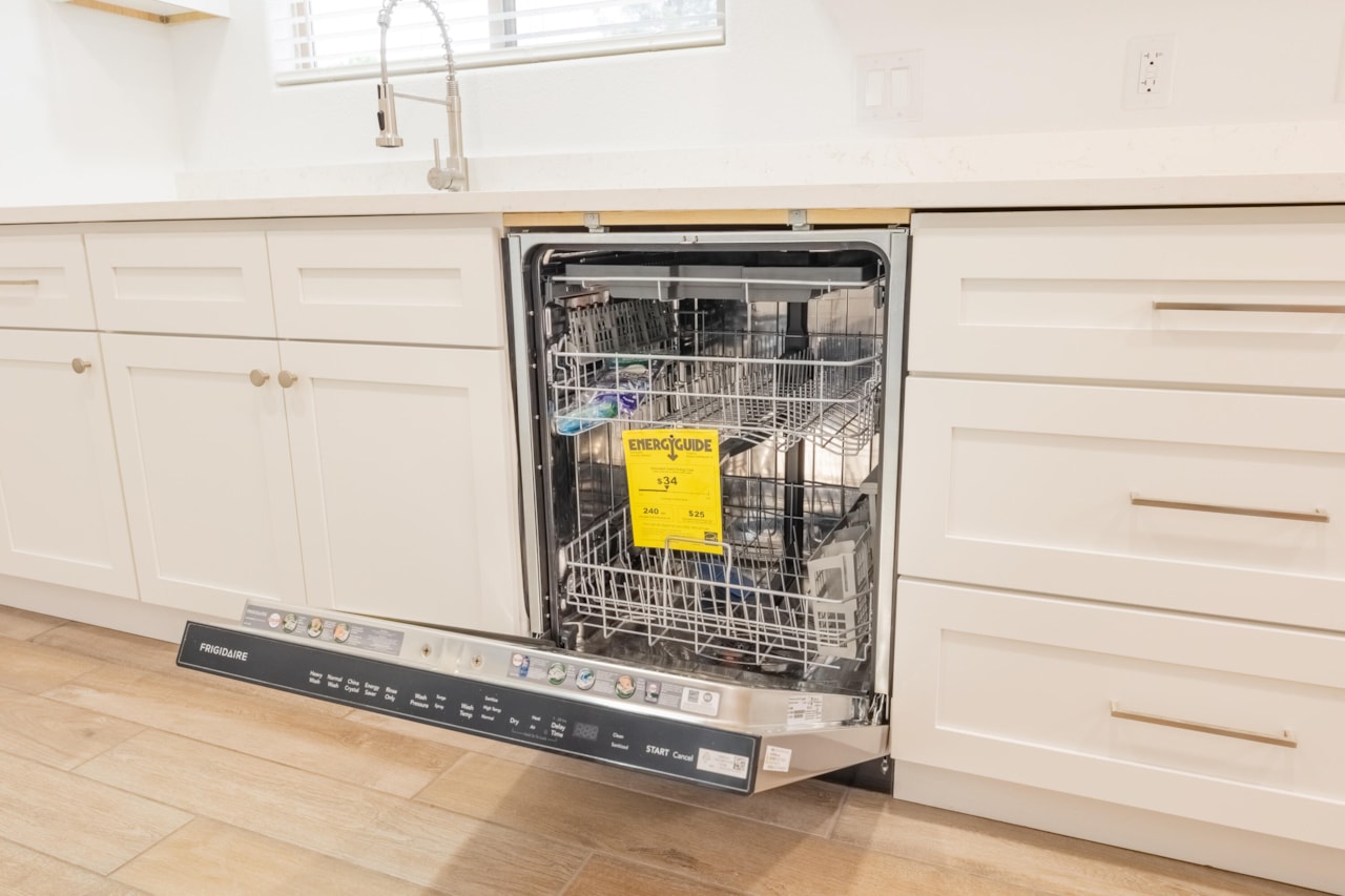 1548 W 1370 ST N St George, UT 84770 home for sale, MLS#25-264699 - Erika Rogers Photo 14