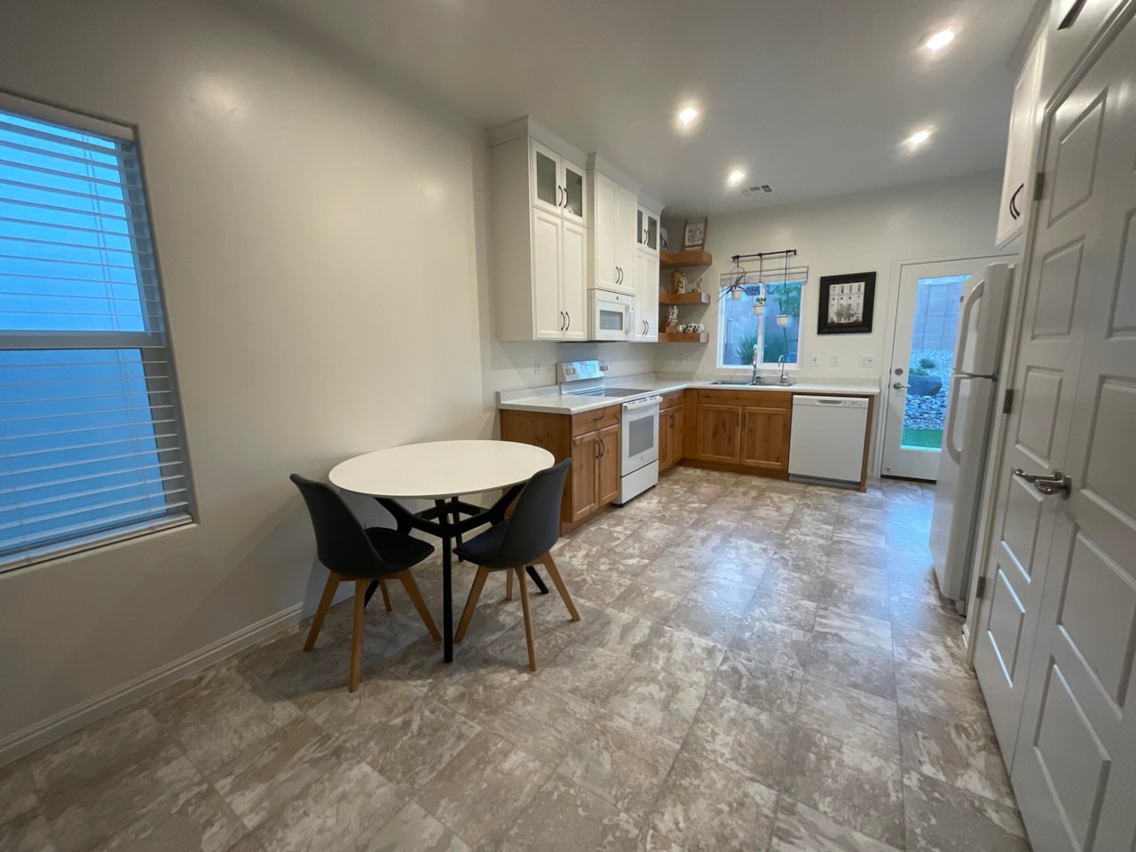 314 Deep Creek DR Washington, UT 84780 home for sale, MLS#25-264662 - Erika Rogers Photo 5