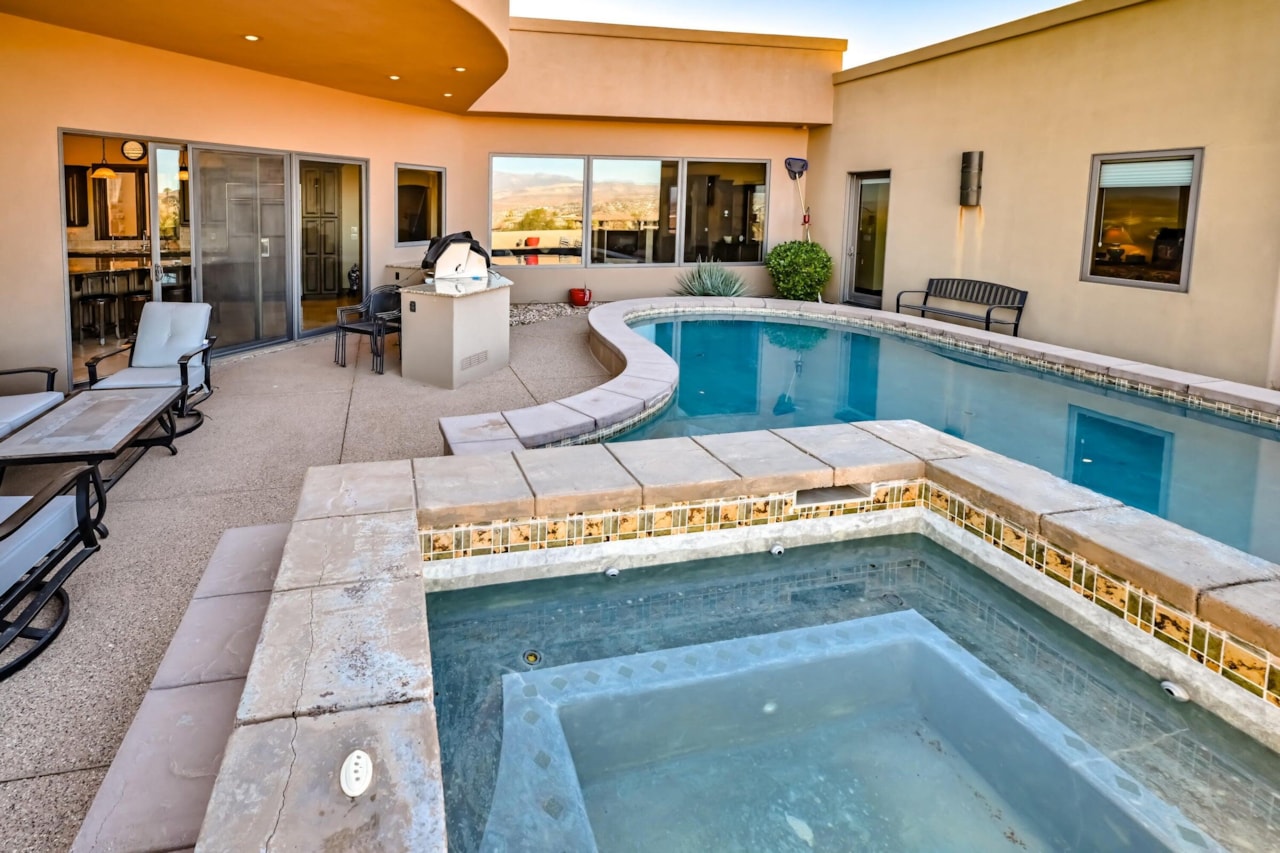 2018 E Opal Way St George, UT 84790 home for sale, MLS#25-264768 - Erika Rogers Photo 7