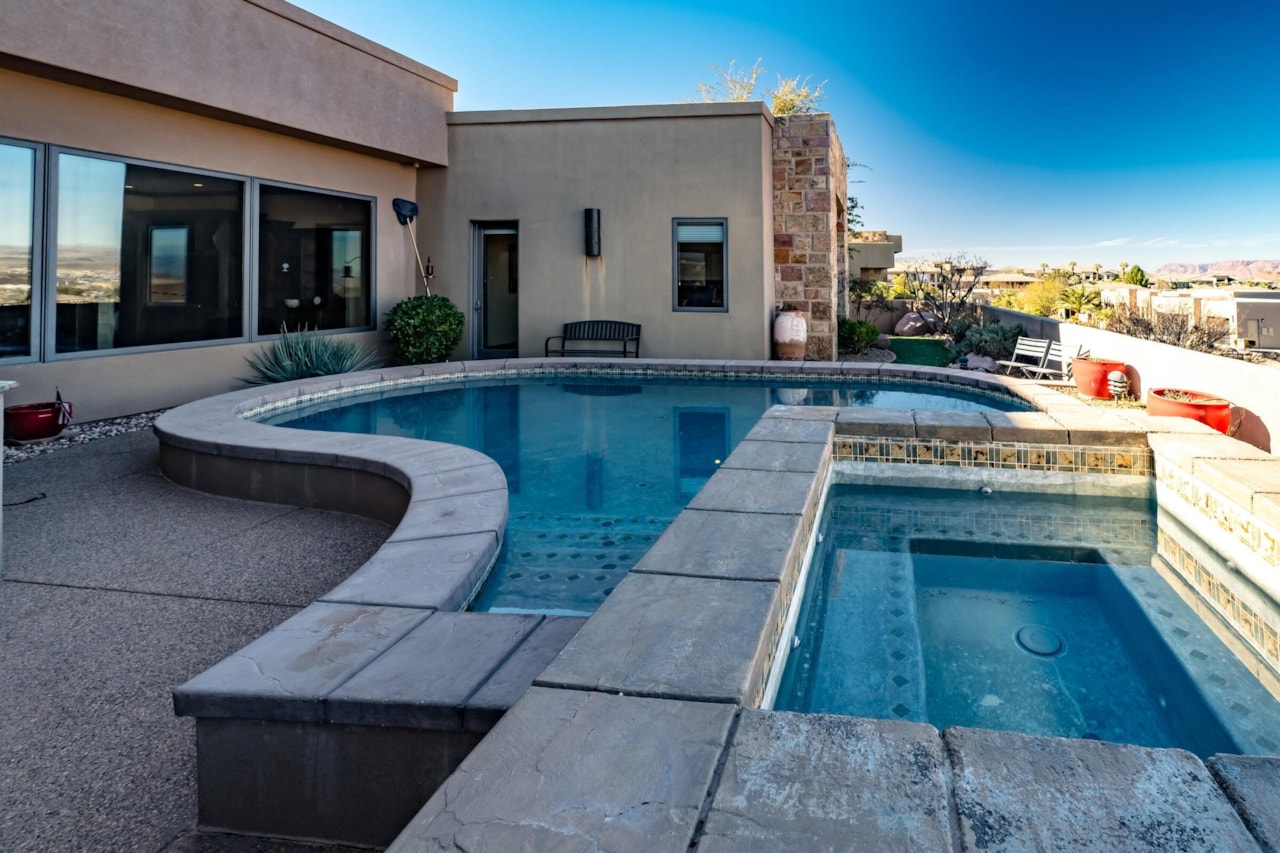 2018 E Opal Way St George, UT 84790 home for sale, MLS#25-264768 - Erika Rogers Photo 8