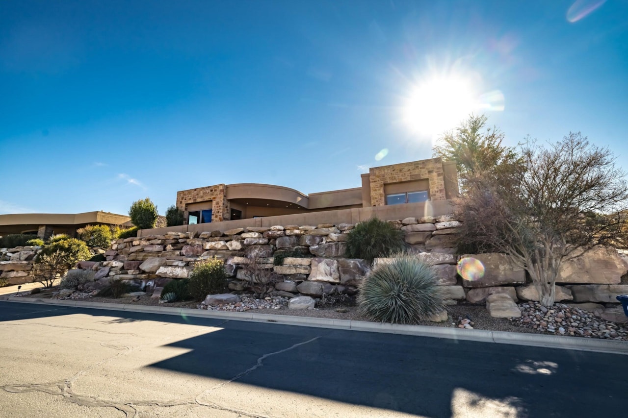 2018 E Opal Way St George, UT 84790 home for sale, MLS#25-264768 - Erika Rogers Photo 13