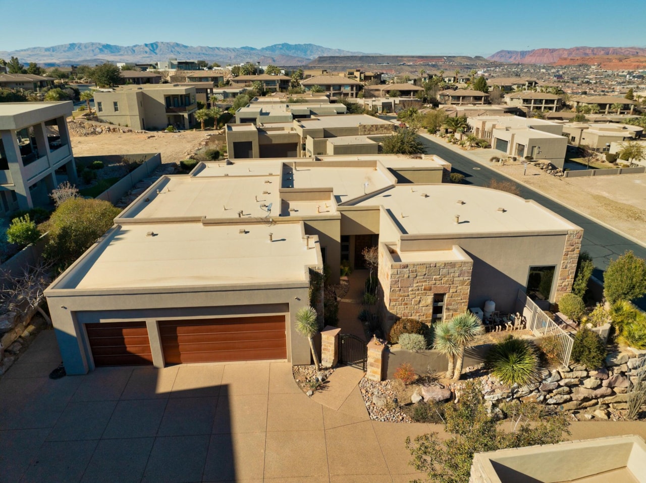 2018 E Opal Way St George, UT 84790 home for sale, MLS#25-264768 - Erika Rogers Photo 15