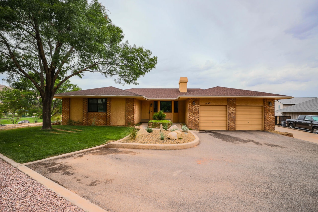 1942 Acacia Place St George, UT 84790 home for sale, MLS#25-264794 - Erika Rogers