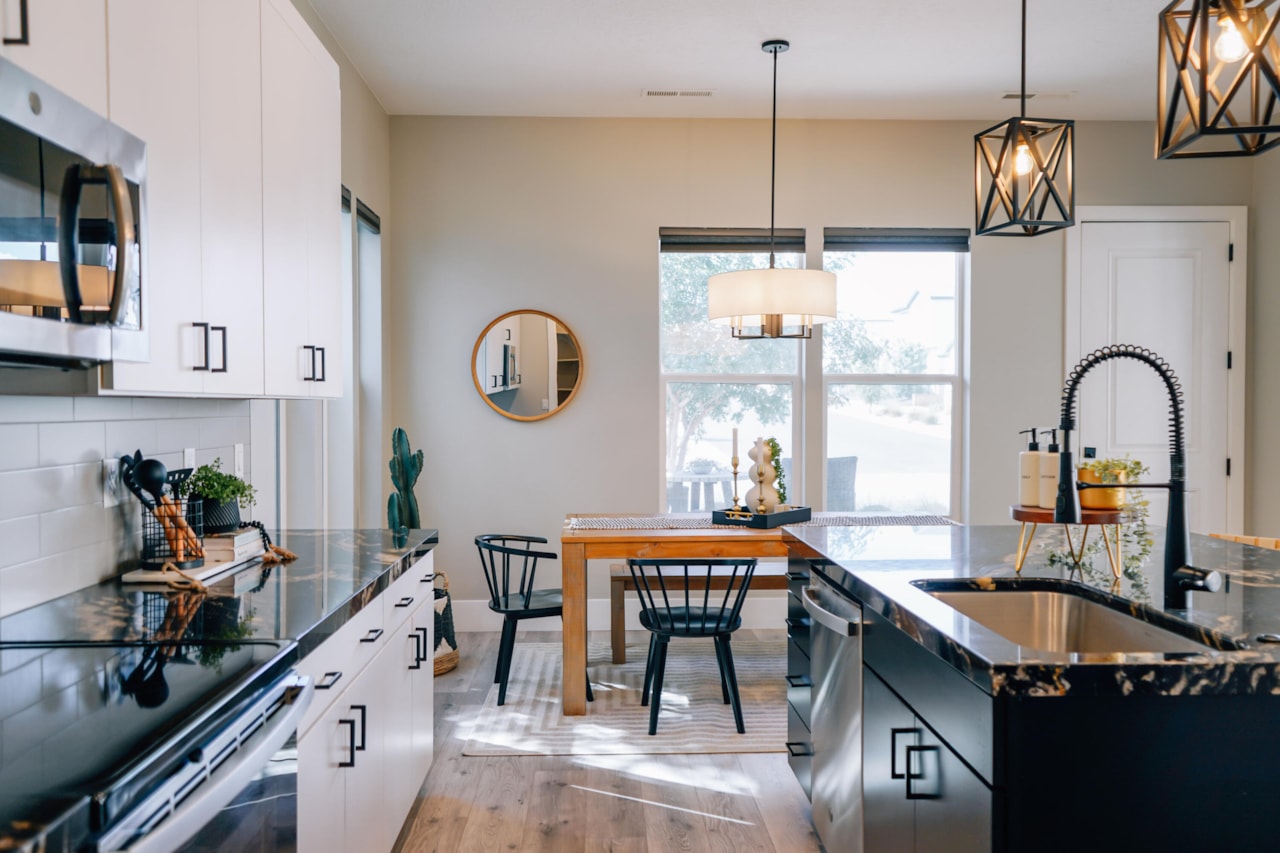 760 W Claystone DR St George, UT 84790 home for sale, MLS#25-264821 - Erika Rogers Photo 9