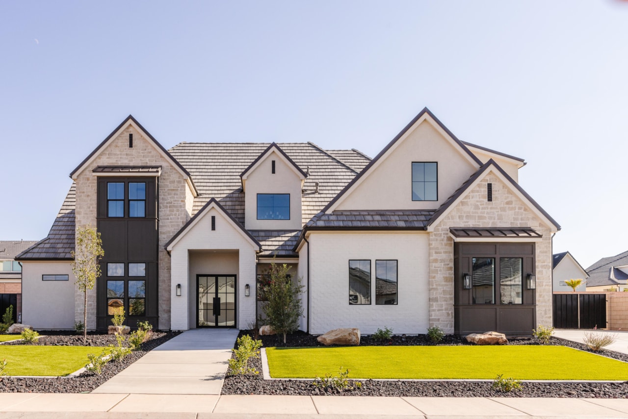 2938 Rowan LN St George, UT 84790 home for sale, MLS#25-264824 - Erika Rogers Photo 2