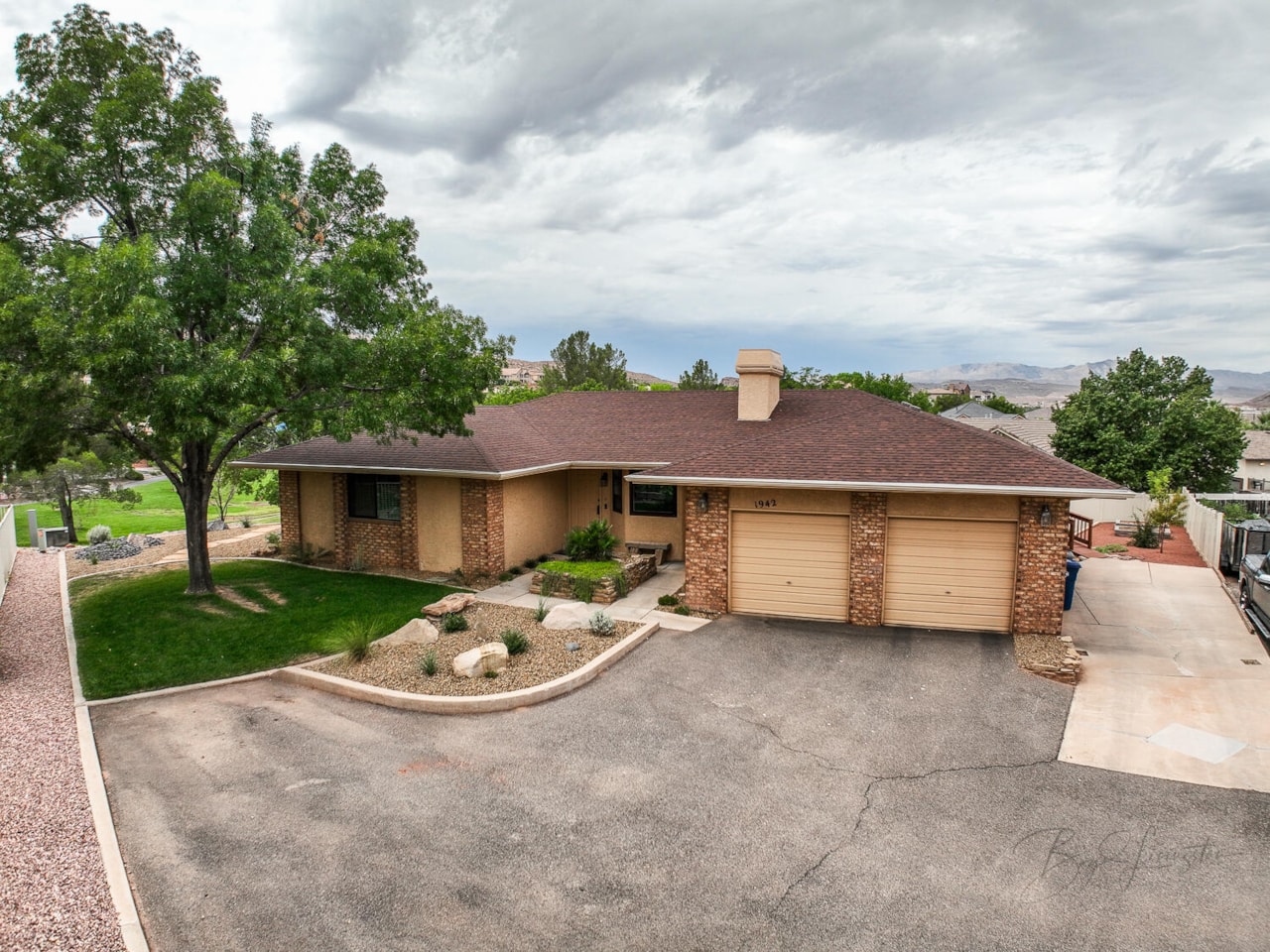 1942 Acacia Place St George, UT 84790 home for sale, MLS#25-264794 - Erika Rogers Photo 2