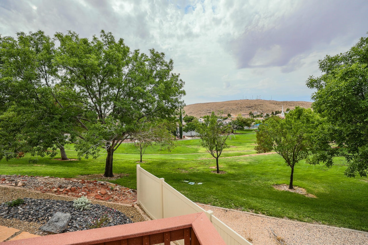 1942 Acacia Place St George, UT 84790 home for sale, MLS#25-264794 - Erika Rogers Photo 7
