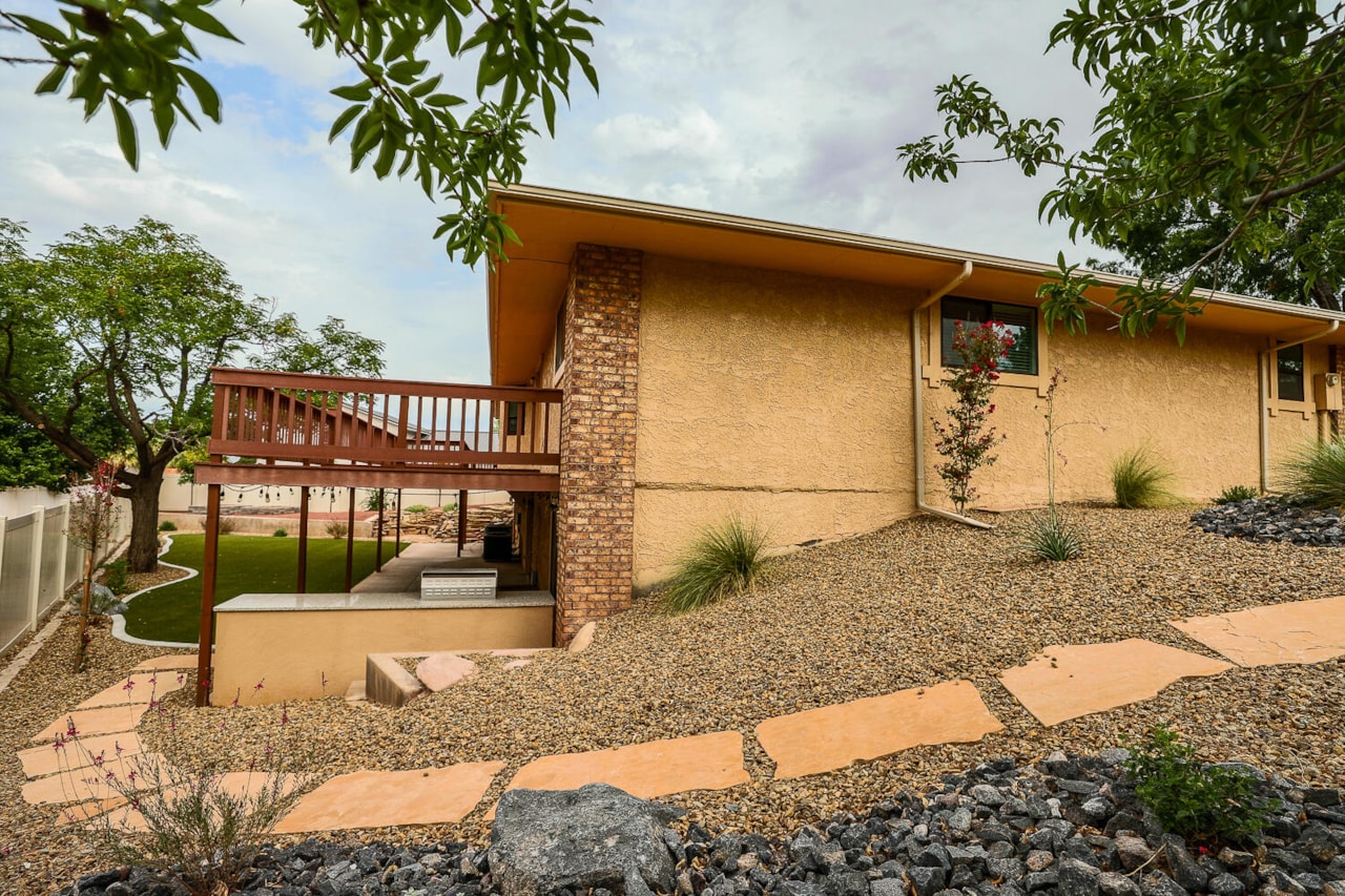 1942 Acacia Place St George, UT 84790 home for sale, MLS#25-264794 - Erika Rogers Photo 16