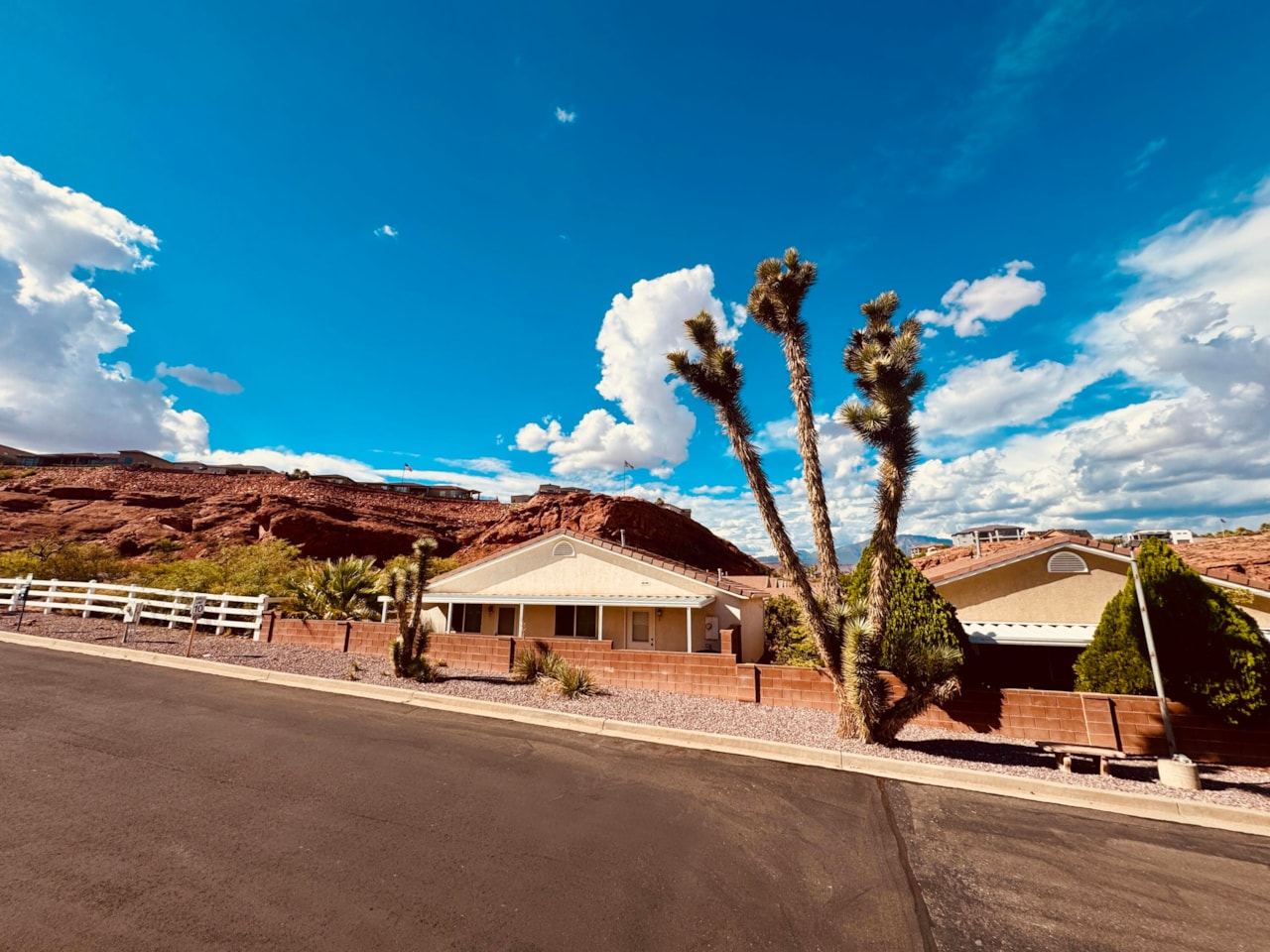 1150 W Red Hills Parkway #142 Washington, UT 84780 home for sale, MLS#25-264818 - Erika Rogers Photo 3