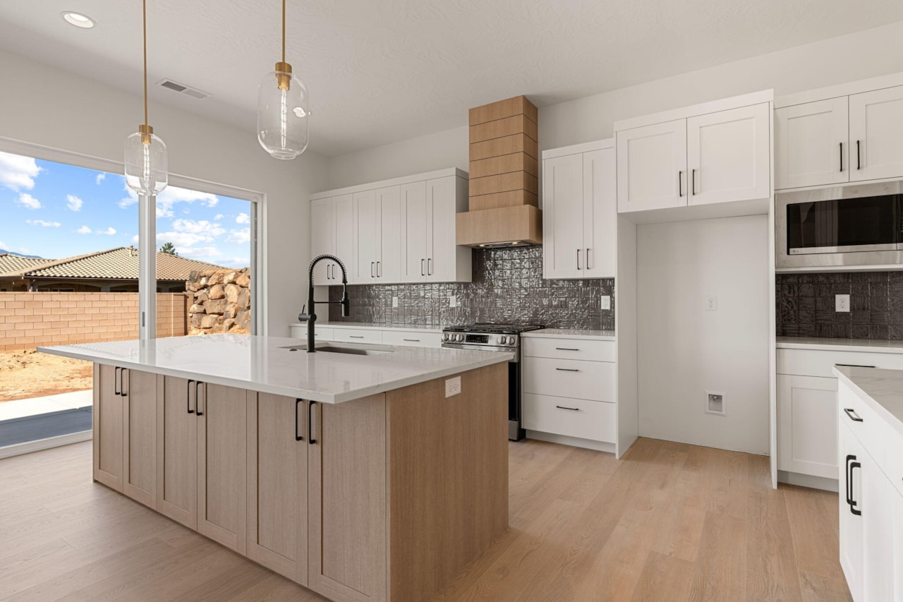 1585 E Black Brush DR Washington, UT 84780 home for sale, MLS#25-264850 - Erika Rogers Photo 13