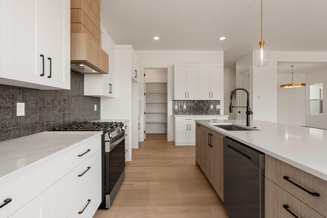 1585 E Black Brush DR Washington, UT 84780 home for sale, MLS#25-264850 - Erika Rogers Photo 14