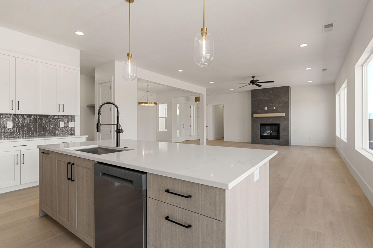 1585 E Black Brush DR Washington, UT 84780 home for sale, MLS#25-264850 - Erika Rogers Photo 15