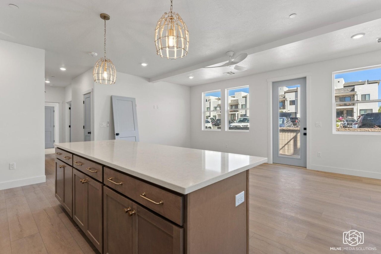 762 W Periwinkle LN #101 St George, UT 84790 condo for sale, MLS#24-256280 - Erika Rogers Photo 5