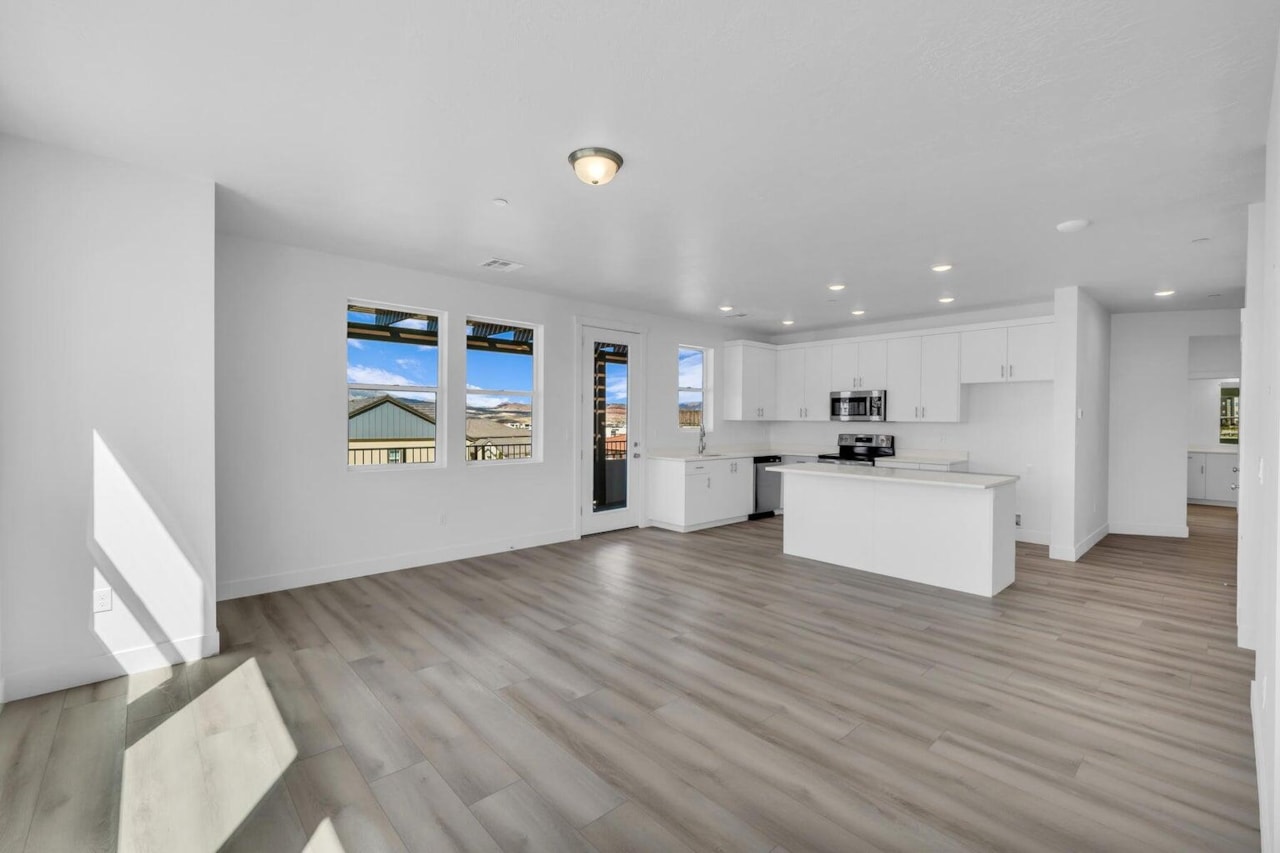 5599 S Carnelian Parkway #205 St George, UT 84790 condo for sale, MLS#25-261123 - Erika Rogers Photo 11