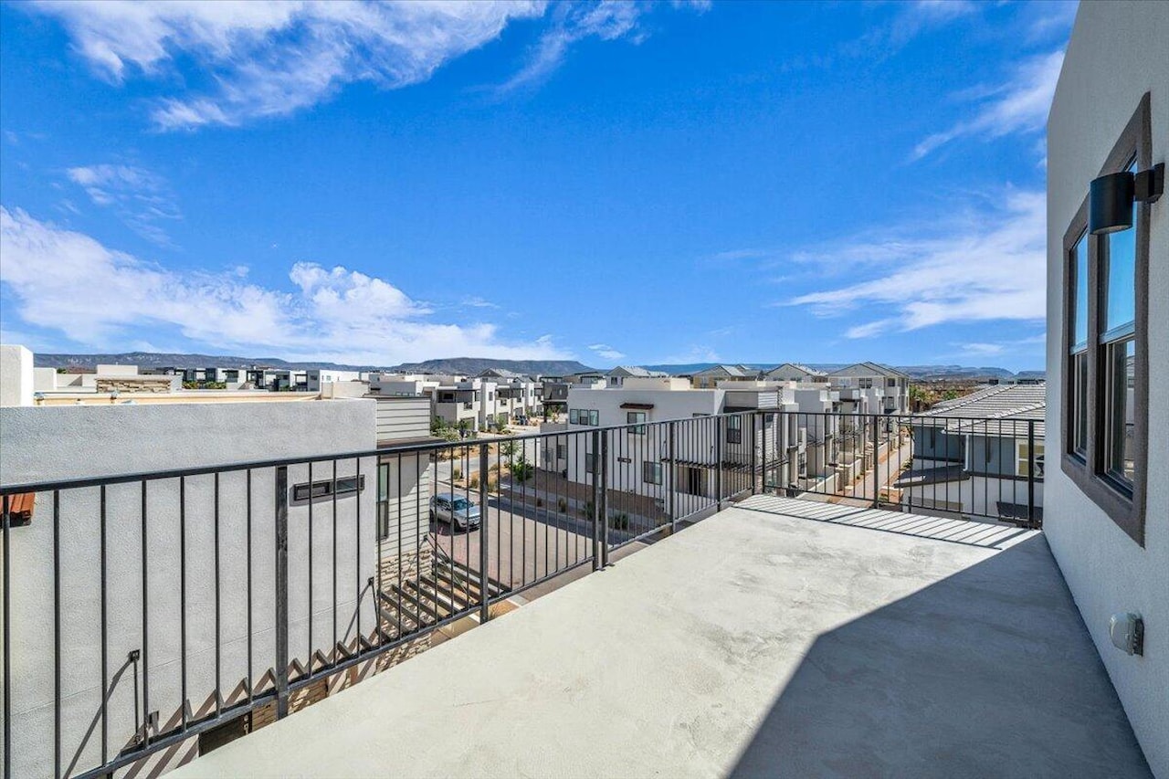 747 W Periwinkle #302 St George, UT 84790 condo for sale, MLS#25-263069 - Erika Rogers Photo 16