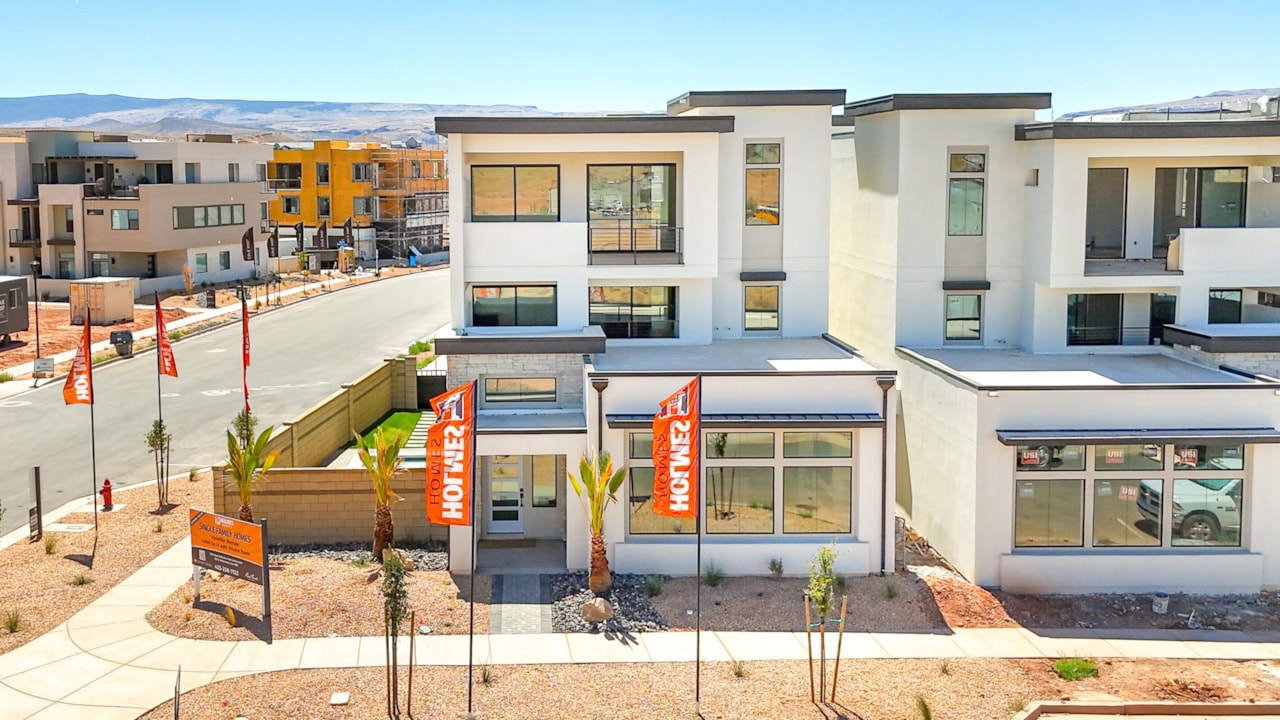 5273 S Blue Pearl Aly St George, UT 84790 home for sale, MLS#25-264392 - Erika Rogers Photo 2