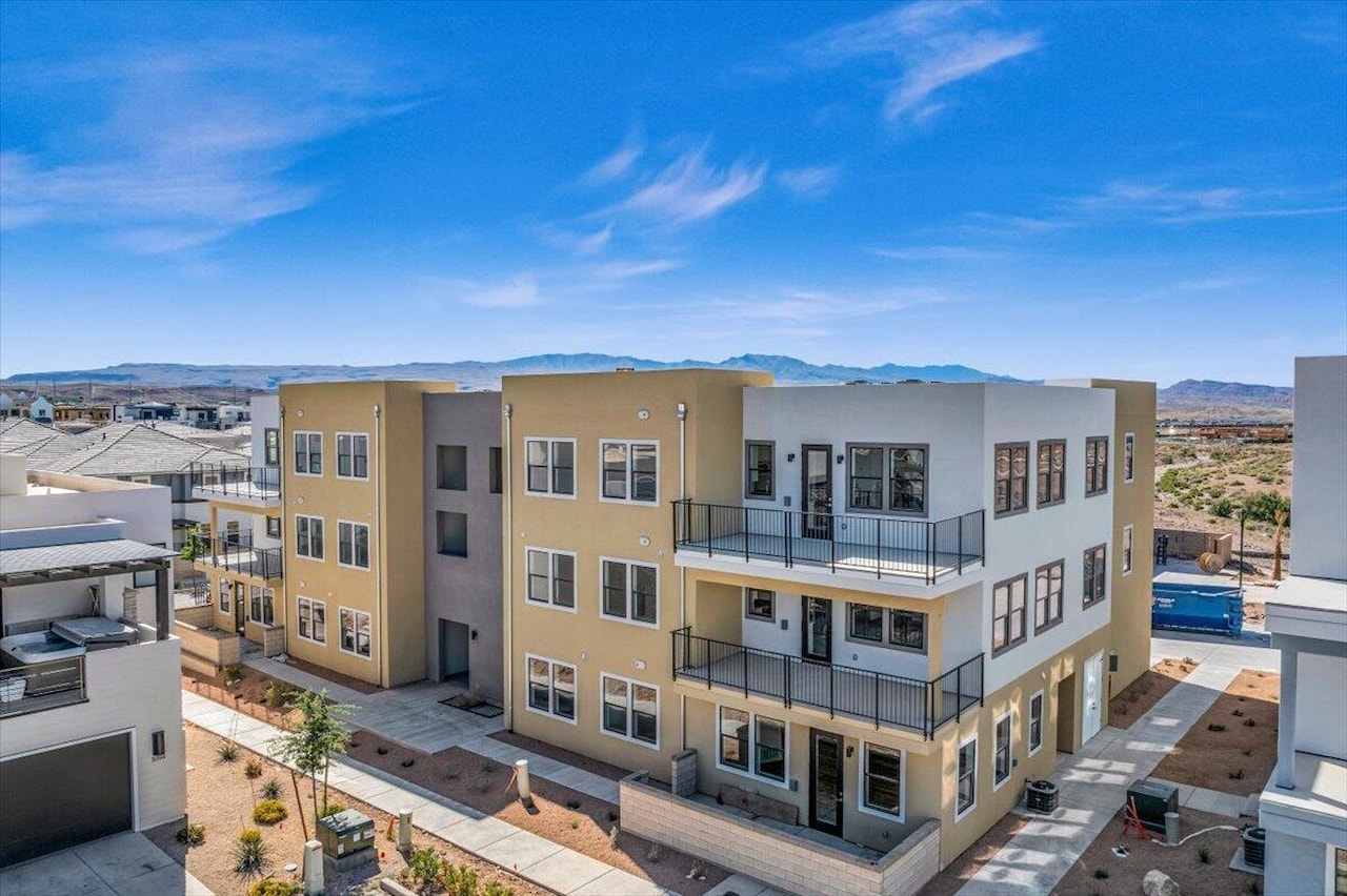 747 W Periwinkle #302 St George, UT 84790 condo for sale, MLS#25-263069 - Erika Rogers Photo 8