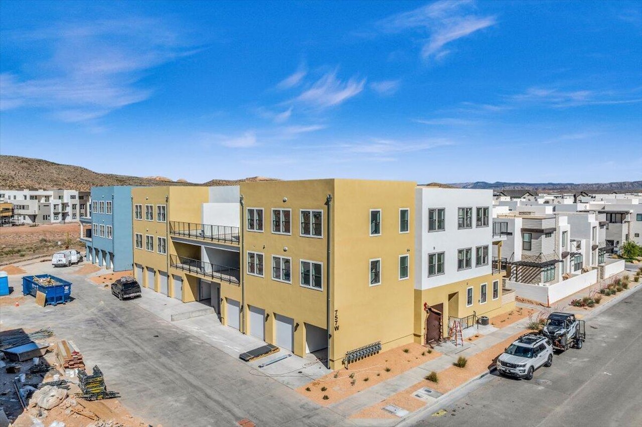 747 W Periwinkle #302 St George, UT 84790 condo for sale, MLS#25-263069 - Erika Rogers Photo 9