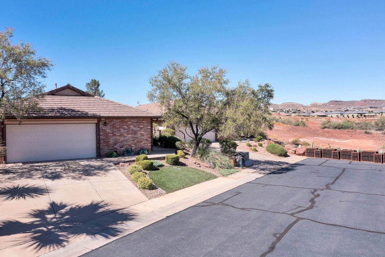 767 W Uxbridge DR St George, UT 84770 home for sale, MLS#25-263530 - Erika Rogers Photo 7