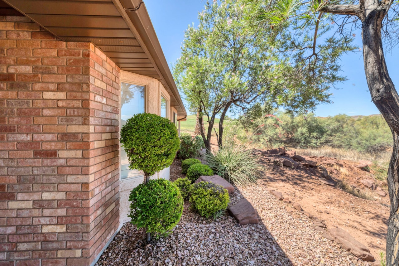 767 W Uxbridge DR St George, UT 84770 home for sale, MLS#25-263530 - Erika Rogers Photo 11