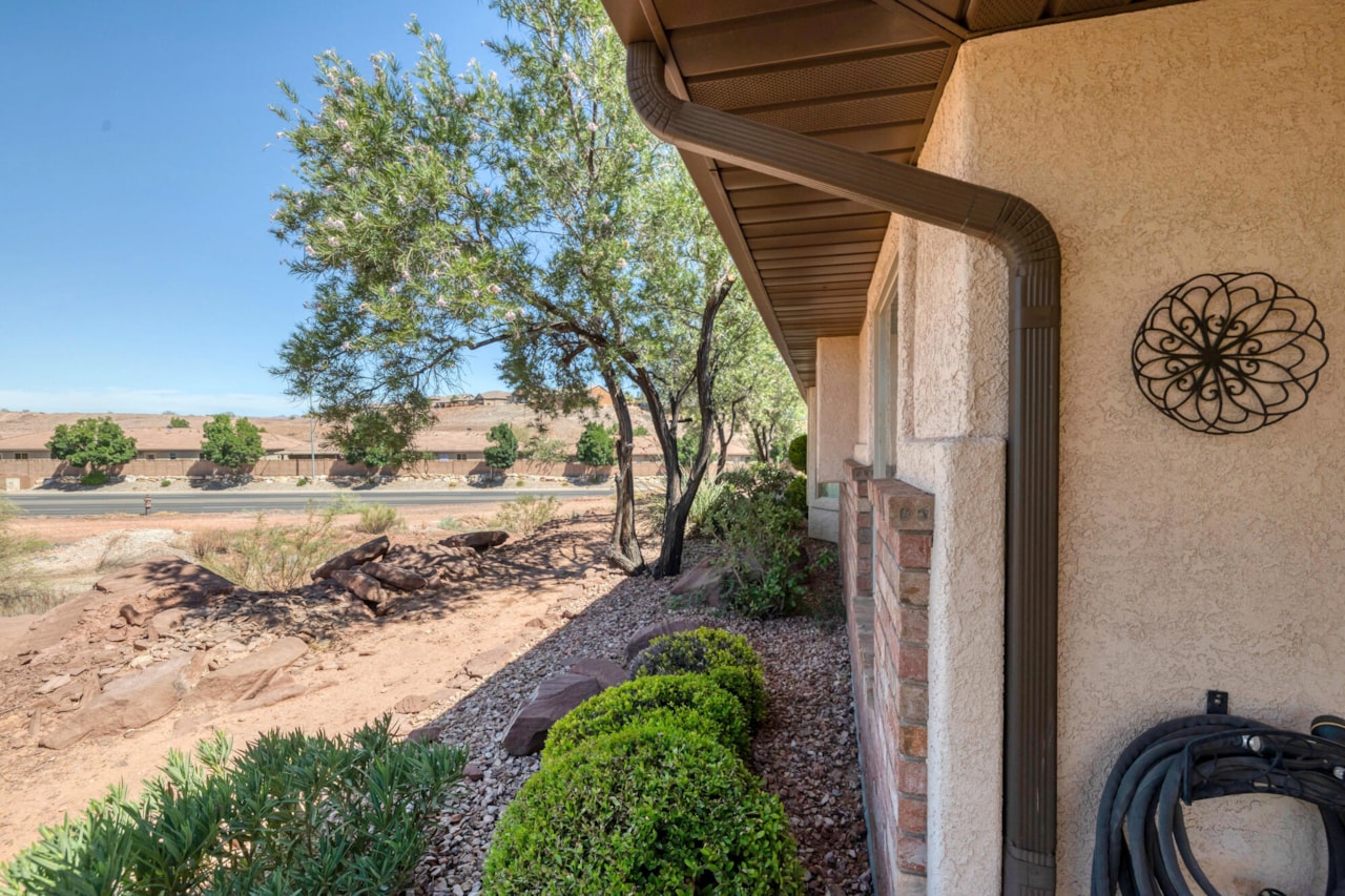 767 W Uxbridge DR St George, UT 84770 home for sale, MLS#25-263530 - Erika Rogers Photo 16