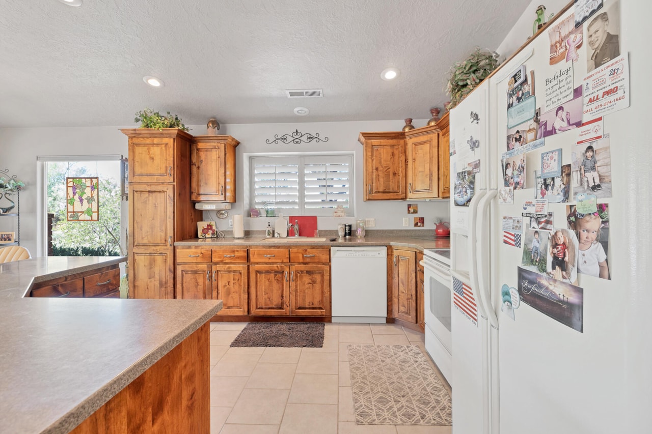 767 W Uxbridge DR St George, UT 84770 home for sale, MLS#25-263530 - Erika Rogers Photo 30
