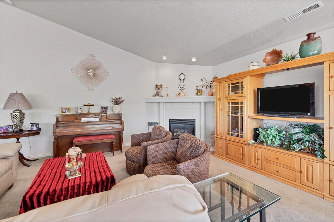 767 W Uxbridge DR St George, UT 84770 home for sale, MLS#25-263530 - Erika Rogers Photo 31