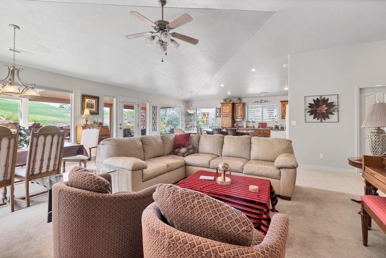 767 W Uxbridge DR St George, UT 84770 home for sale, MLS#25-263530 - Erika Rogers Photo 33