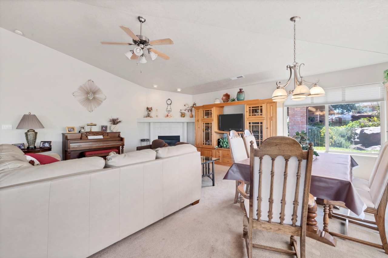 767 W Uxbridge DR St George, UT 84770 home for sale, MLS#25-263530 - Erika Rogers Photo 38