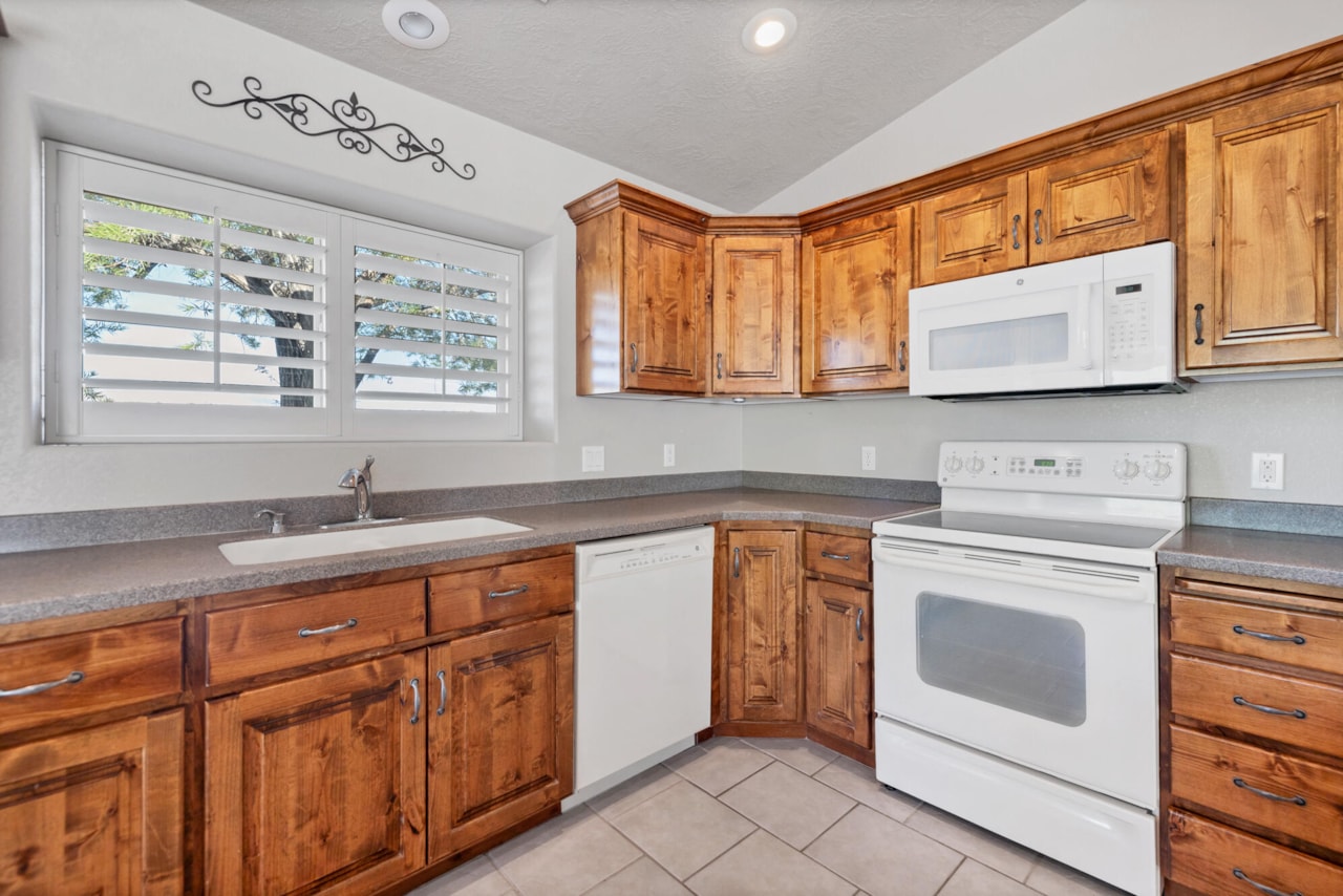 767 W Uxbridge DR St George, UT 84770 home for sale, MLS#25-263530 - Erika Rogers Photo 19