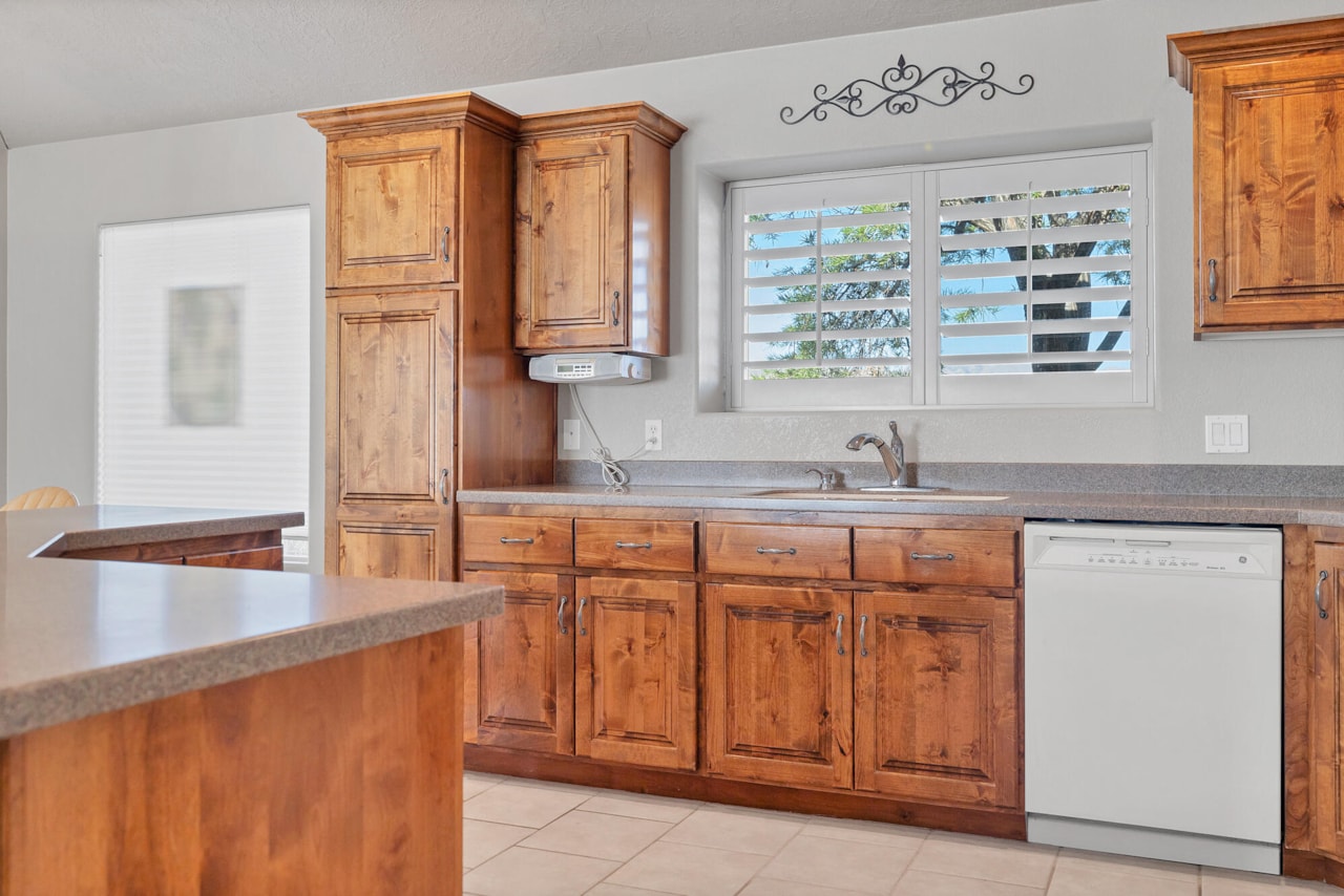 767 W Uxbridge DR St George, UT 84770 home for sale, MLS#25-263530 - Erika Rogers Photo 21