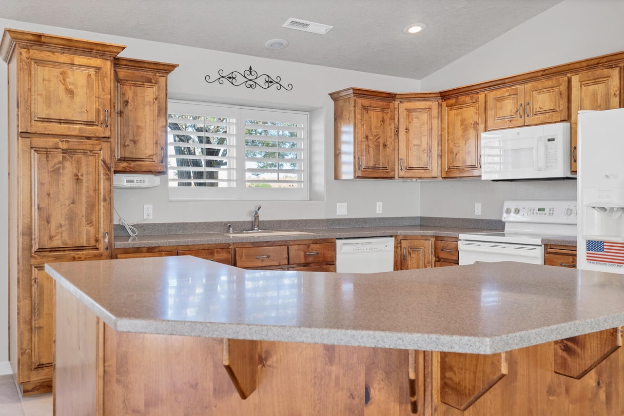 767 W Uxbridge DR St George, UT 84770 home for sale, MLS#25-263530 - Erika Rogers Photo 22