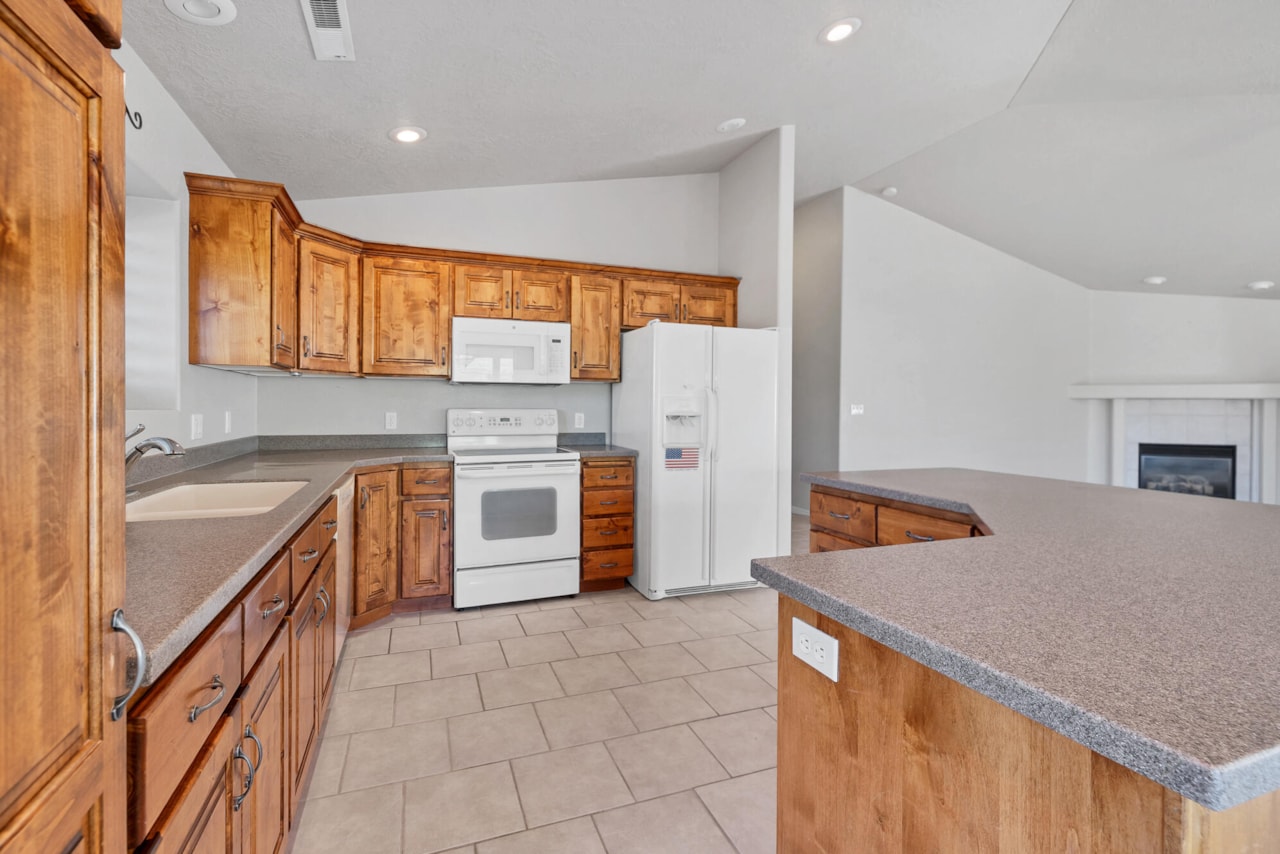 767 W Uxbridge DR St George, UT 84770 home for sale, MLS#25-263530 - Erika Rogers Photo 23