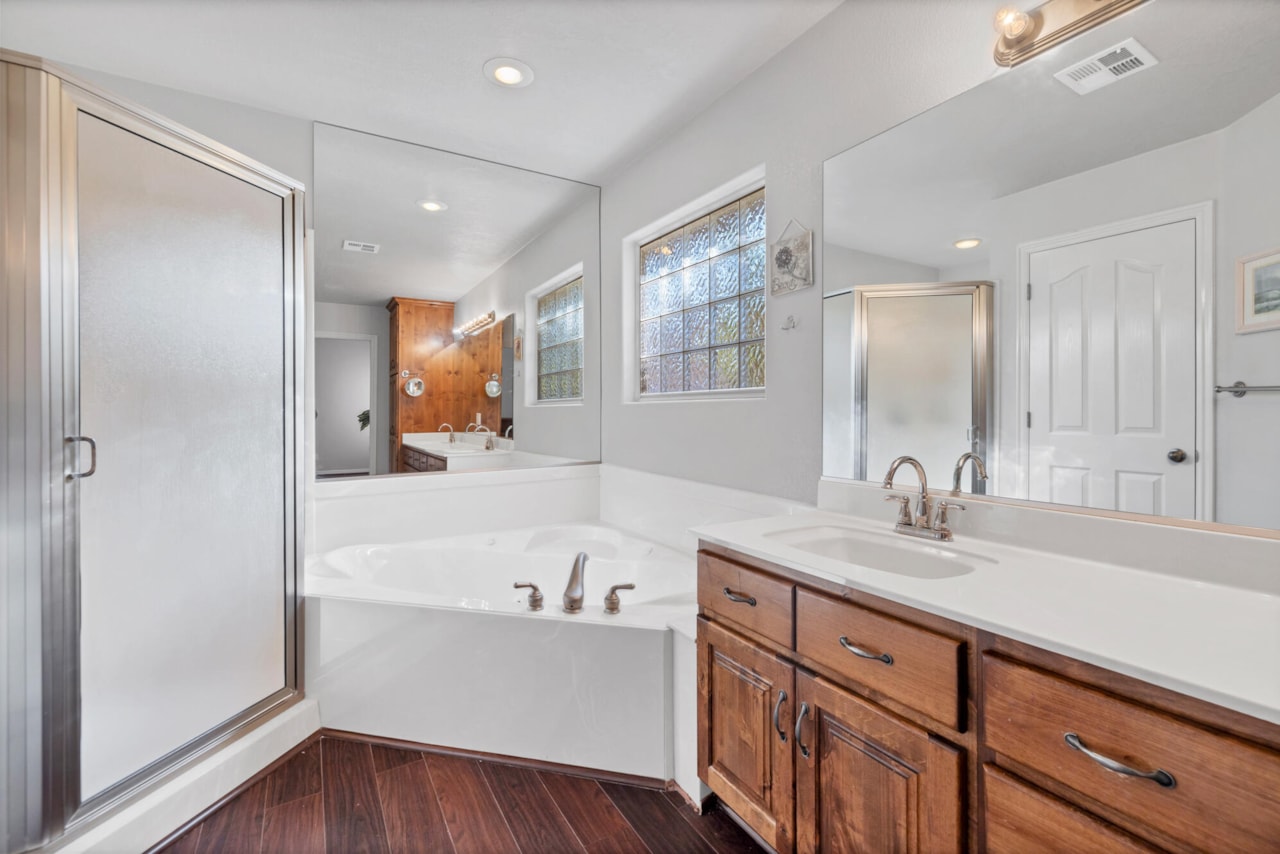 767 W Uxbridge DR St George, UT 84770 home for sale, MLS#25-263530 - Erika Rogers Photo 34