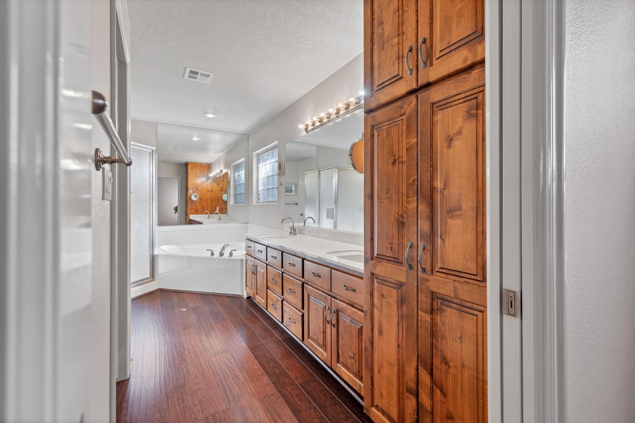 767 W Uxbridge DR St George, UT 84770 home for sale, MLS#25-263530 - Erika Rogers Photo 35