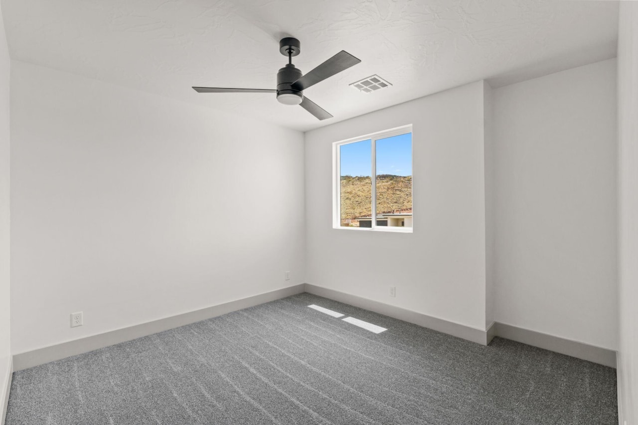 1033 E Coyote Crest DR Washington, UT 84780 home for sale, MLS#25-263760 - Erika Rogers Photo 38