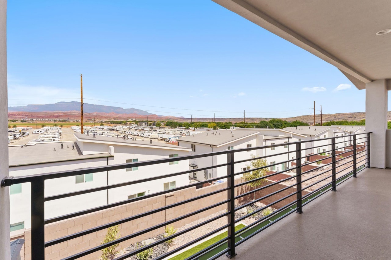 1033 E Coyote Crest DR Washington, UT 84780 home for sale, MLS#25-263760 - Erika Rogers Photo 41