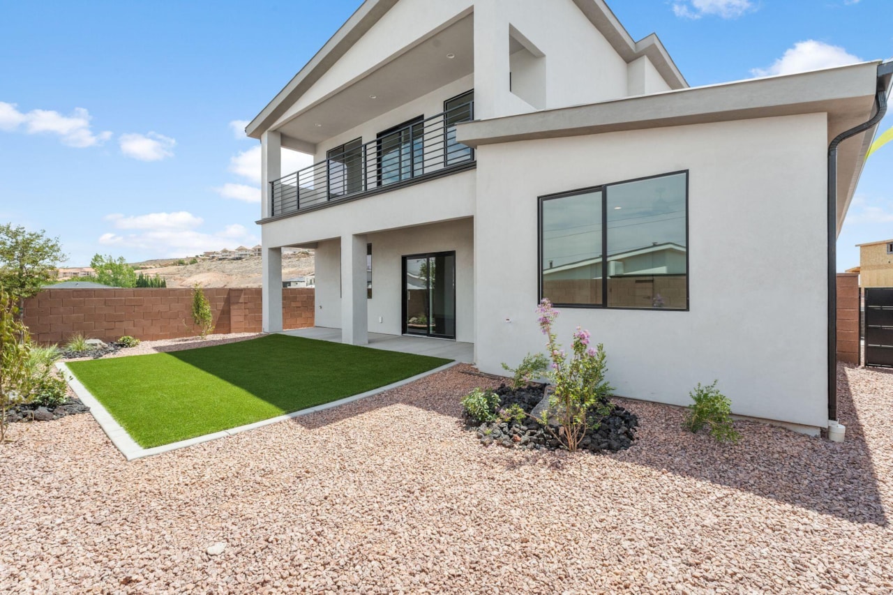 1033 E Coyote Crest DR Washington, UT 84780 home for sale, MLS#25-263760 - Erika Rogers Photo 43