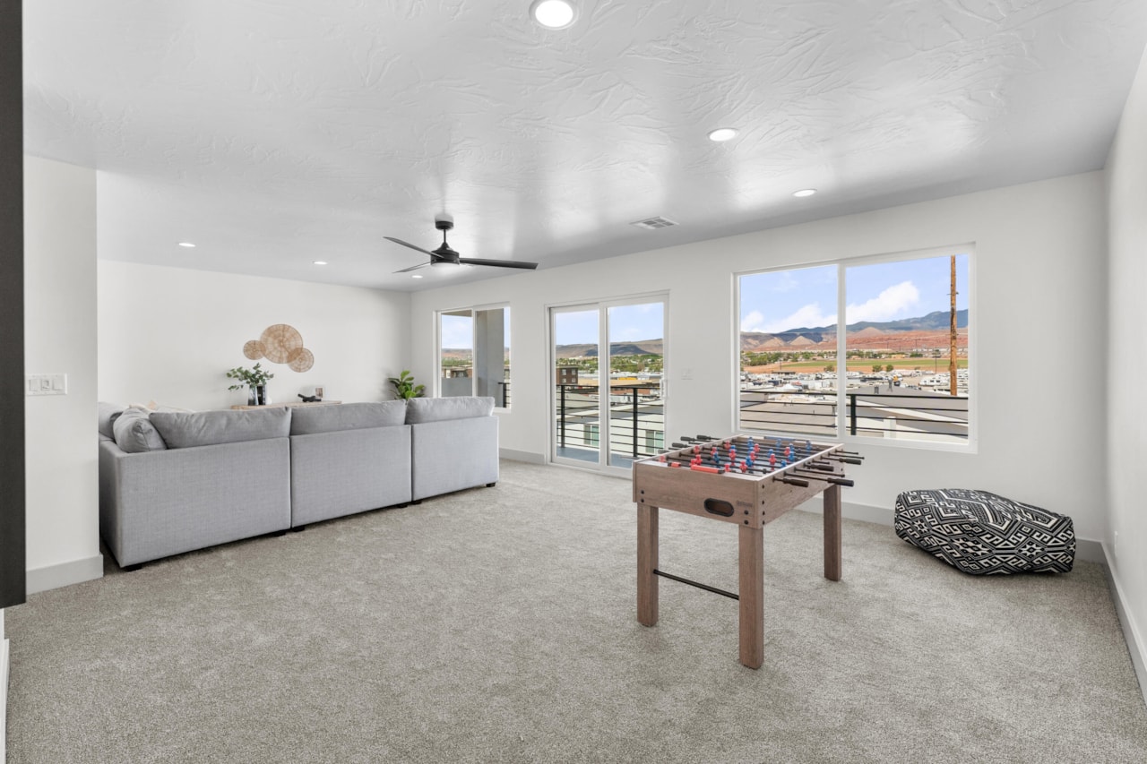 1033 E Coyote Crest DR Washington, UT 84780 home for sale, MLS#25-263760 - Erika Rogers Photo 27