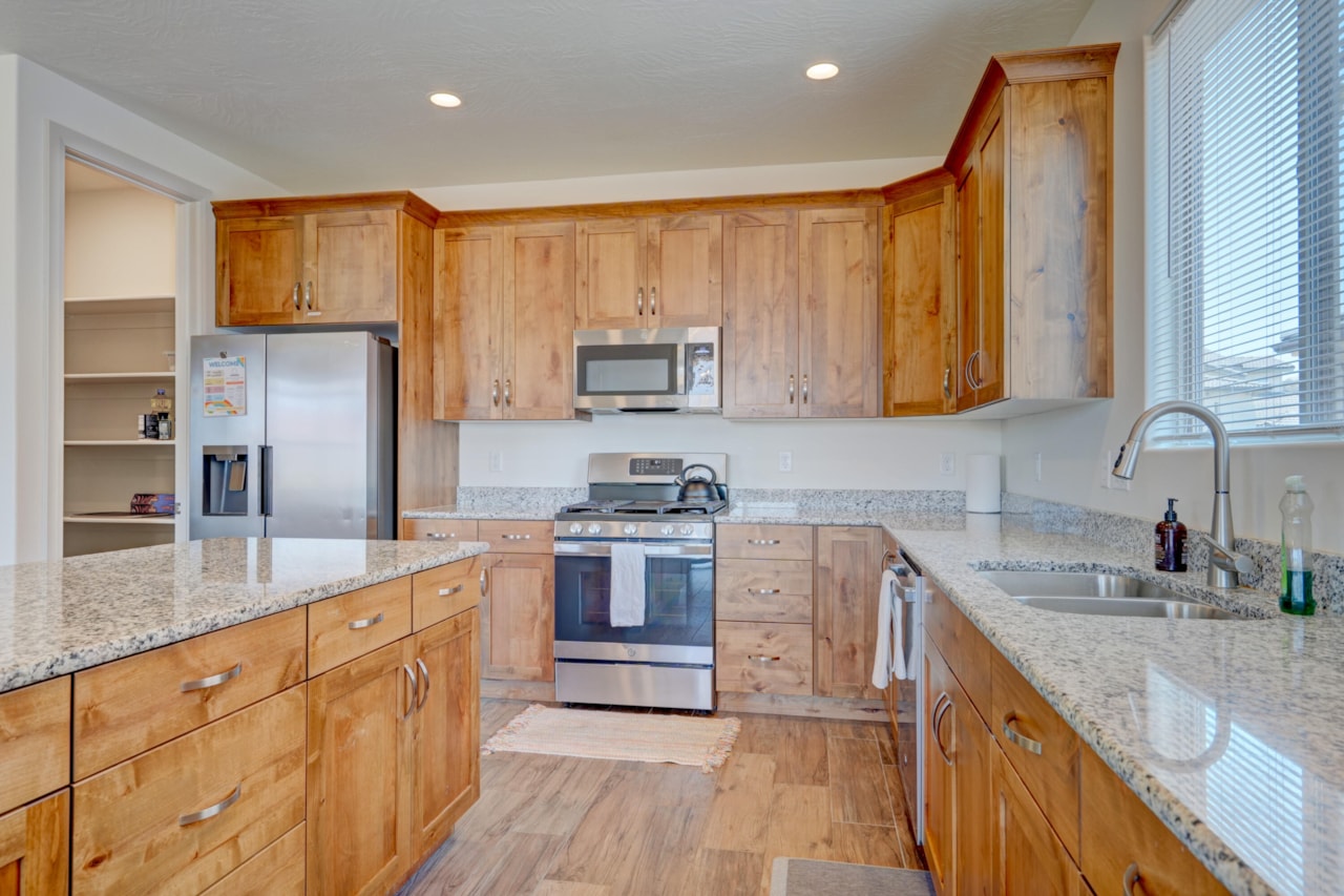 1329 Paseos ST Washington, UT 84780 home for sale, MLS#25-264936 - Erika Rogers Photo 6