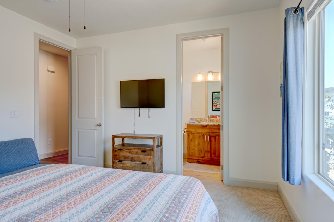 1329 Paseos ST Washington, UT 84780 home for sale, MLS#25-264936 - Erika Rogers Photo 21