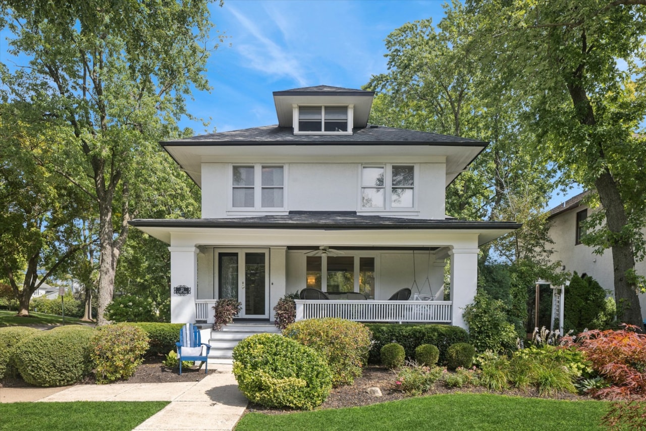 MLS# 12460383at 23 N Vine St Hinsdale 60521 Offered for $1,393,000