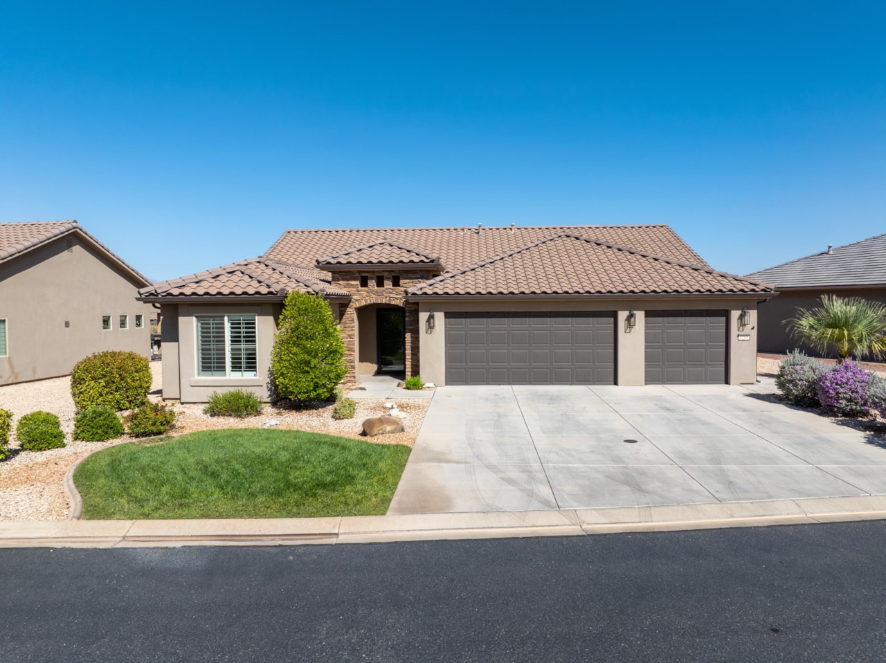 4260 S Painted Finch DR St George, UT 84790 home for sale, MLS#25-264977 - Erika Rogers