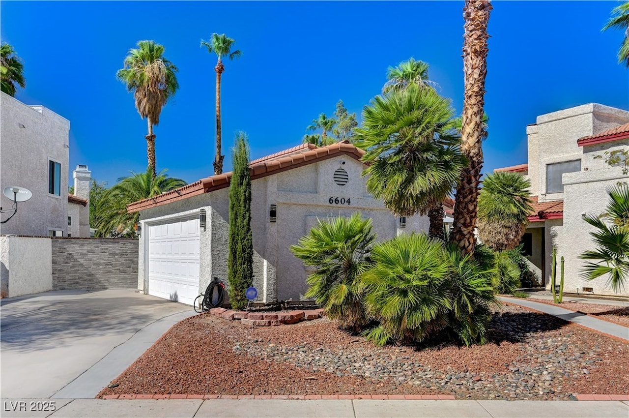 6604 Gatehouse Ln Las Vegas, NV 89108 | MLS 2717648