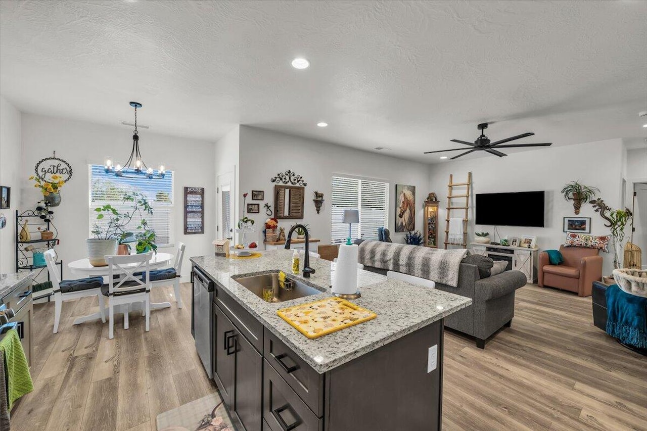 266 E 260  N Washington, UT 84780 home for sale, MLS#25-264999 - Erika Rogers Photo 7