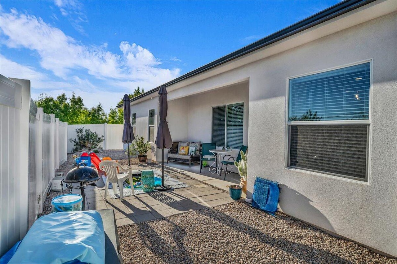 266 E 260  N Washington, UT 84780 home for sale, MLS#25-264999 - Erika Rogers Photo 18