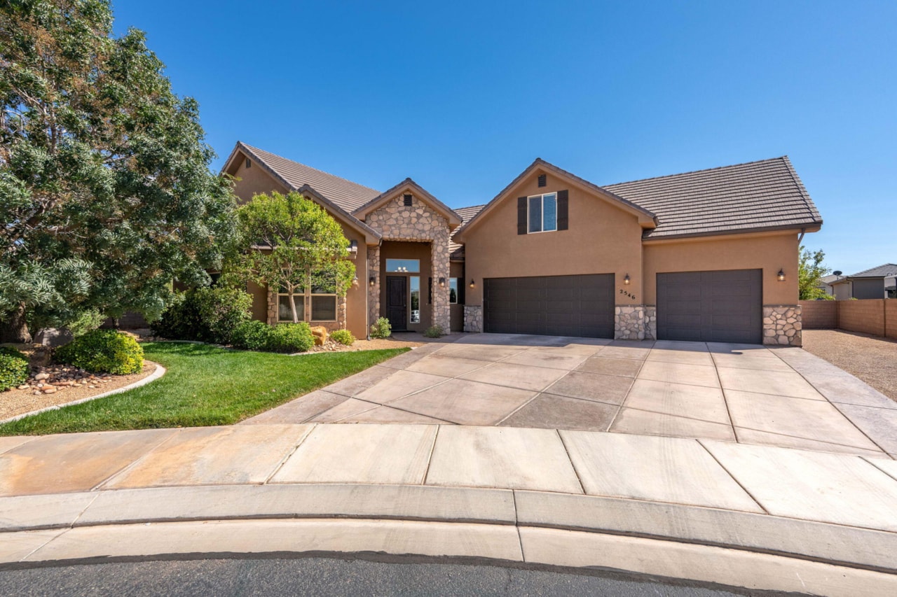 2546 E 3000 S CIR St George, UT 84790 home for sale, MLS#25-265028 - Erika Rogers